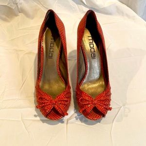 Moda Spana Peep Toe Heels. Size 7.